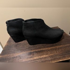 Chocolat Blue black peep toe heeled bootie